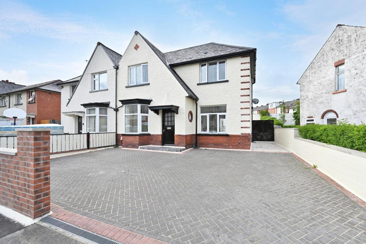 Willa Sleek And Stylish 3 Bed In Bolton - Garden - Parking Zewnętrze zdjęcie