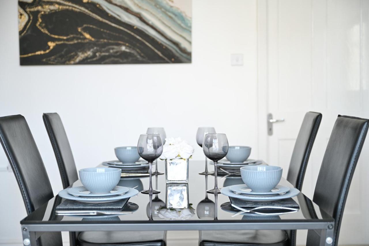 Willa Sleek And Stylish 3 Bed In Bolton - Garden - Parking Zewnętrze zdjęcie