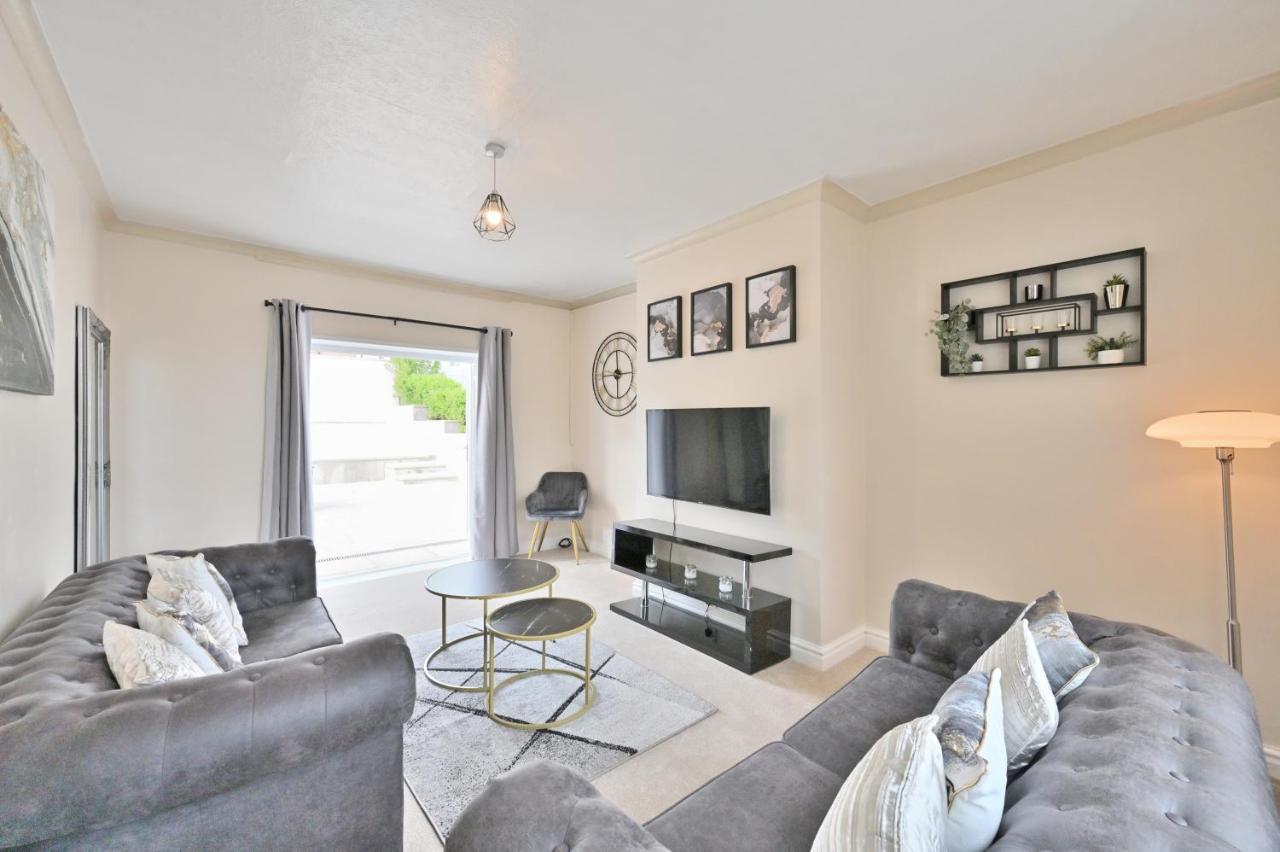 Willa Sleek And Stylish 3 Bed In Bolton - Garden - Parking Zewnętrze zdjęcie