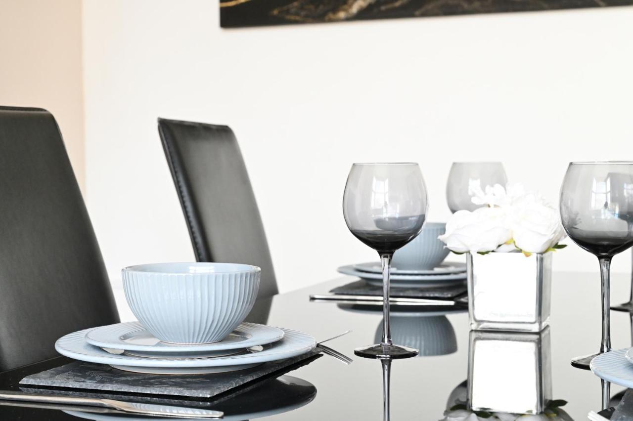 Willa Sleek And Stylish 3 Bed In Bolton - Garden - Parking Zewnętrze zdjęcie