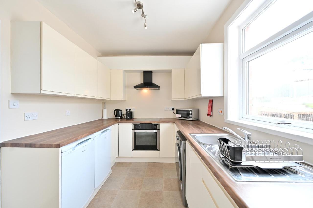 Willa Sleek And Stylish 3 Bed In Bolton - Garden - Parking Zewnętrze zdjęcie