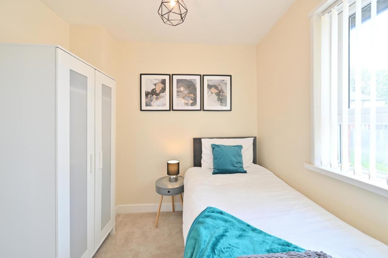Willa Sleek And Stylish 3 Bed In Bolton - Garden - Parking Zewnętrze zdjęcie