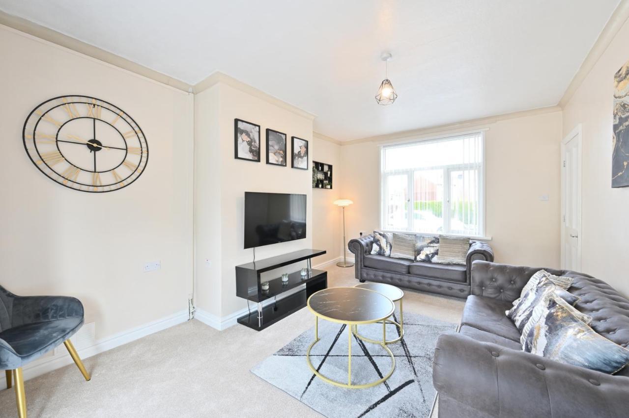 Willa Sleek And Stylish 3 Bed In Bolton - Garden - Parking Zewnętrze zdjęcie