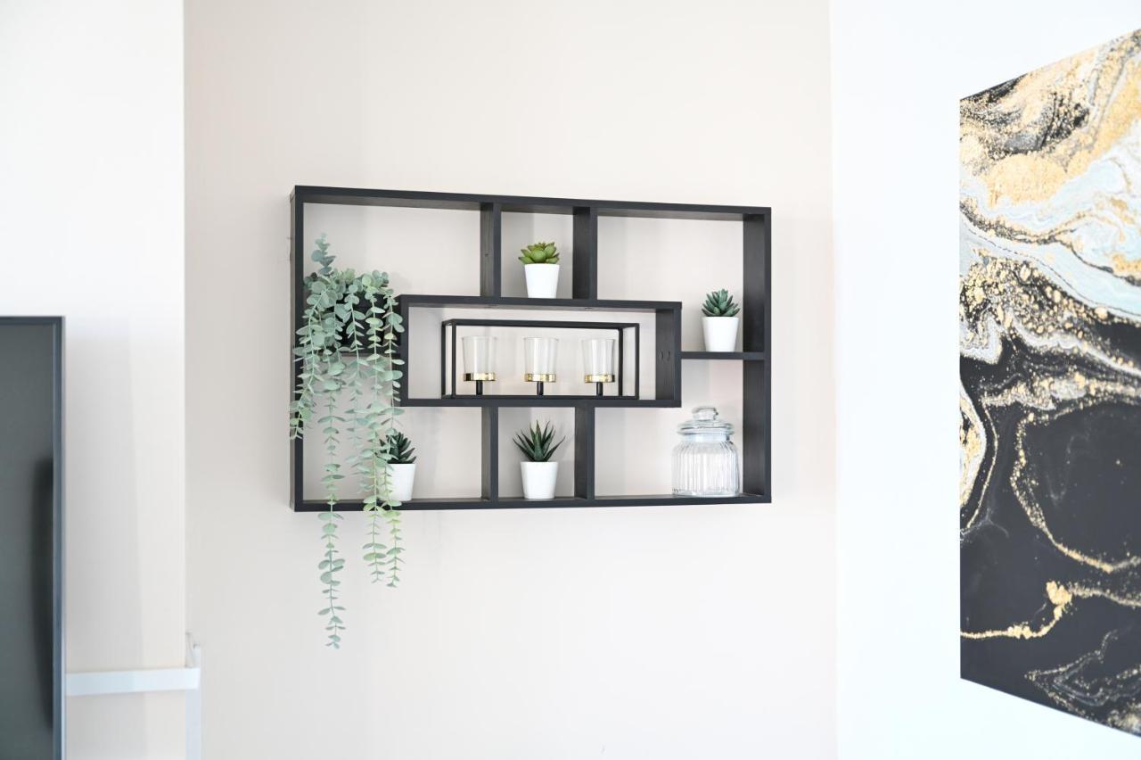 Willa Sleek And Stylish 3 Bed In Bolton - Garden - Parking Zewnętrze zdjęcie